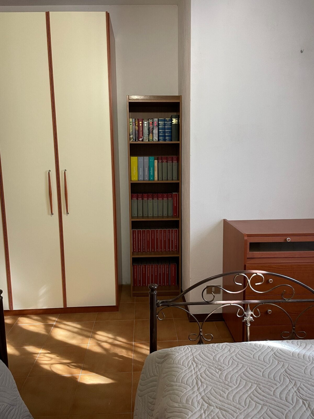 Libreria camera 2 letti